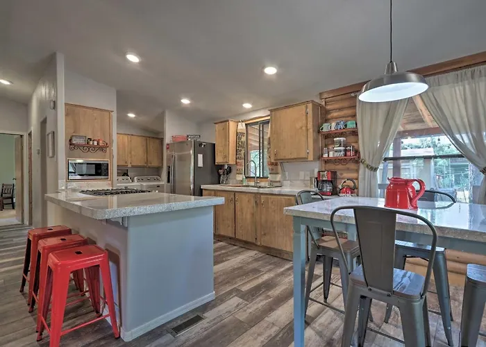 Holiday home Updated Strawberry Family W/ 2 Private Decks