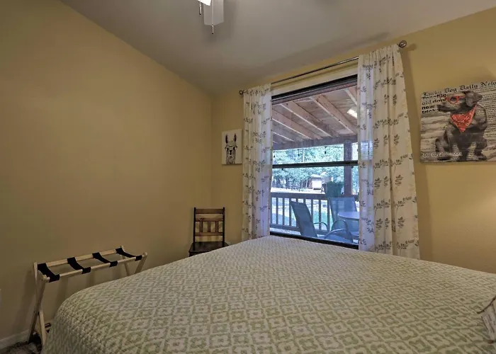 Holiday home Updated Strawberry Family W/ 2 Private Decks